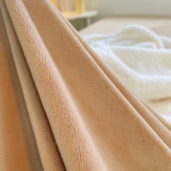 91家纺网 家纺一手货源 找家纺 牵依 2025新款羊羔绒牛奶绒毛巾绣四件套 奇妙兔