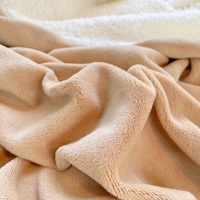 91家纺网 家纺一手货源 找家纺 牵依 2025新款羊羔绒牛奶绒毛巾绣四件套 奇妙兔