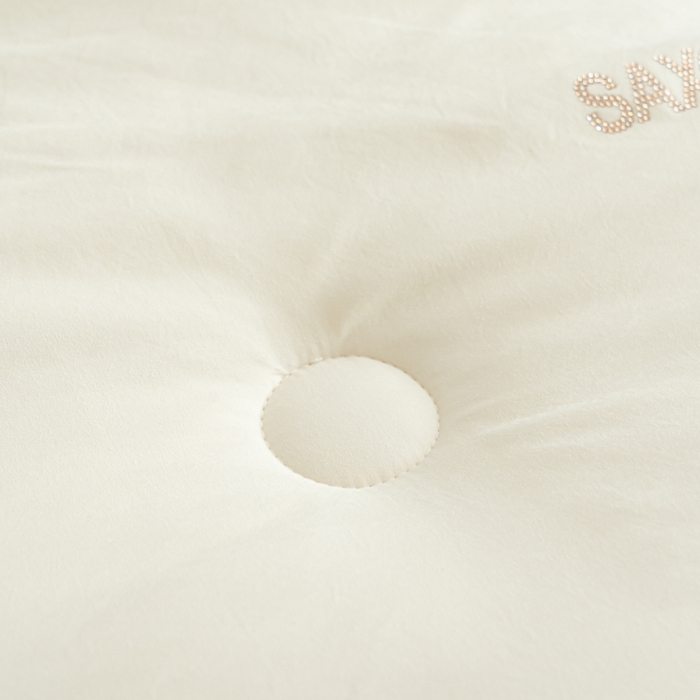 91家纺网 家纺一手货源 找家纺 丽卡家纺 2025年秋冬新品莱卡羊绒被被子被芯（常规生产款为春秋被和冬被，常规尺寸为200*230/220*240cm，其他特殊尺寸/加厚款接受下单定制） 莱卡羊绒被-白色