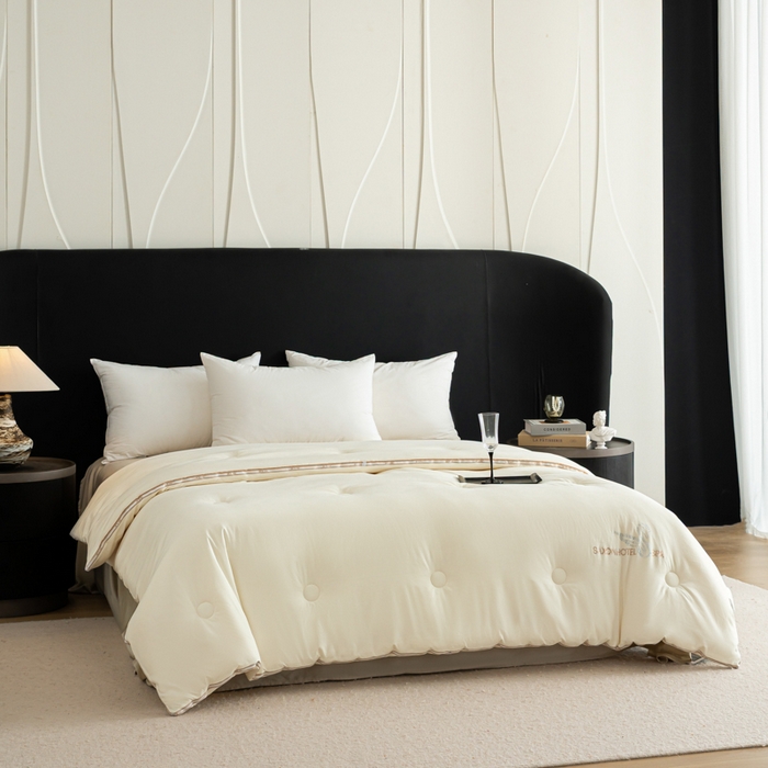 91家纺网 家纺一手货源 找家纺 丽卡家纺 2025年秋冬新品莱卡羊绒被被子被芯（常规生产款为春秋被和冬被，常规尺寸为200*230/220*240cm，其他特殊尺寸/加厚款接受下单定制） 莱卡羊绒被-白色