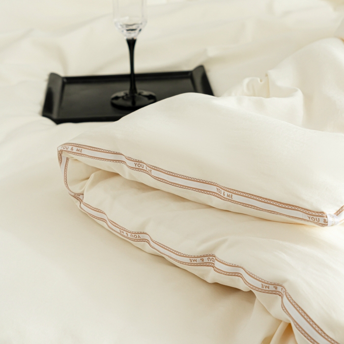 91家纺网 家纺一手货源 找家纺 丽卡家纺 2025年秋冬新品莱卡羊绒被被子被芯（常规生产款为春秋被和冬被，常规尺寸为200*230/220*240cm，其他特殊尺寸/加厚款接受下单定制） 莱卡羊绒被-白色