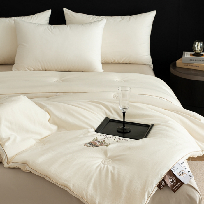 91家纺网 家纺一手货源 找家纺 （总）丽卡家纺 2025年秋冬新品丽妃羊绒被被子被芯（常规生产款为春秋被和冬被，常规尺寸为200*230/220*240cm，其他特殊尺寸/加厚款接受下单定制）