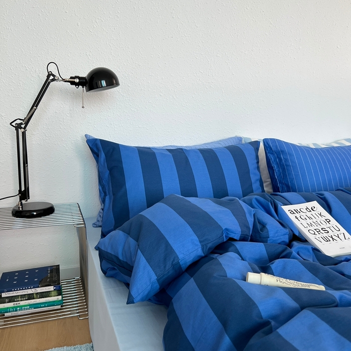 91家纺网 家纺一手货源 找家纺 蜜宿 2025新款亲肤舒适混搭条纹全棉纯棉斜纹四件套-蓝调冰岛 蓝调冰岛（海洋蓝条+月光蓝条）