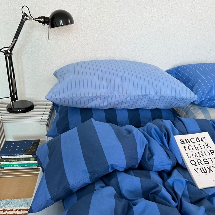 91家纺网 家纺一手货源 找家纺 蜜宿 2025新款亲肤舒适混搭条纹全棉纯棉斜纹四件套-蓝调冰岛 蓝调冰岛（海洋蓝条+月光蓝条）