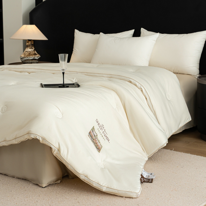 91家纺网 家纺一手货源 找家纺 丽卡家纺 2025年秋冬新品丽妃羊绒被被子被芯（常规生产款为春秋被和冬被，常规尺寸为200*230/220*240cm，其他特殊尺寸/加厚款接受下单定制） 丽妃羊绒被-白色