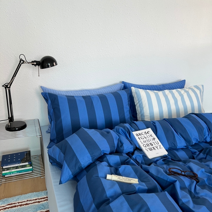 91家纺网 家纺一手货源 找家纺 蜜宿 2025新款亲肤舒适混搭条纹全棉纯棉斜纹四件套-蓝调冰岛 蓝调冰岛（海洋蓝条+月光蓝条）