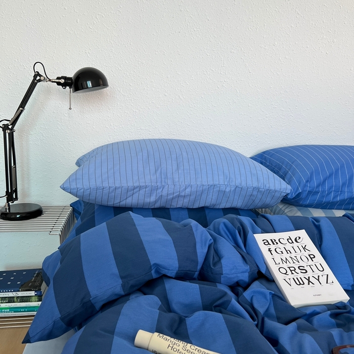 91家纺网 家纺一手货源 找家纺 蜜宿 2025新款亲肤舒适混搭条纹全棉纯棉斜纹四件套-蓝调冰岛 蓝调冰岛（海洋蓝条+月光蓝条）