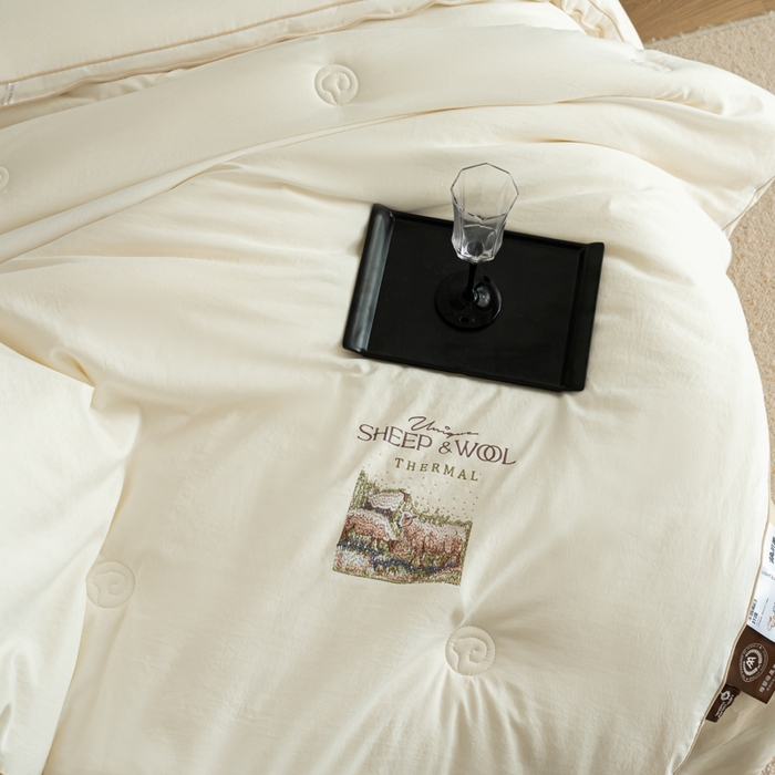 91家纺网 家纺一手货源 找家纺 丽卡家纺 2025年秋冬新品丽妃羊绒被被子被芯（常规生产款为春秋被和冬被，常规尺寸为200*230/220*240cm，其他特殊尺寸/加厚款接受下单定制） 丽妃羊绒被-白色