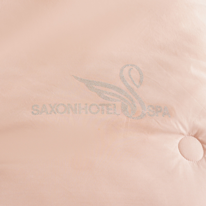 91家纺网 家纺一手货源 找家纺 丽卡家纺 2025年秋冬新品莱卡羊绒被被子被芯（常规生产款为春秋被和冬被，常规尺寸为200*230/220*240cm，其他特殊尺寸/加厚款接受下单定制） 莱卡羊绒被-粉色