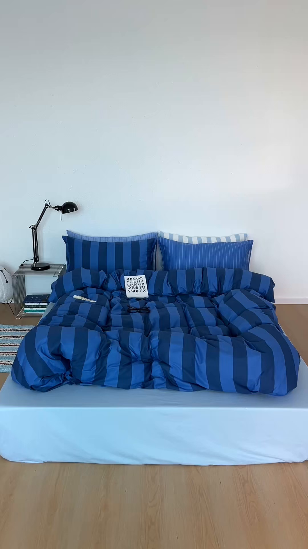 91家纺网 家纺一手货源 找家纺 蜜宿 2025新款亲肤舒适混搭条纹全棉纯棉斜纹四件套-蓝调冰岛 蓝调冰岛（海洋蓝条+月光蓝条）