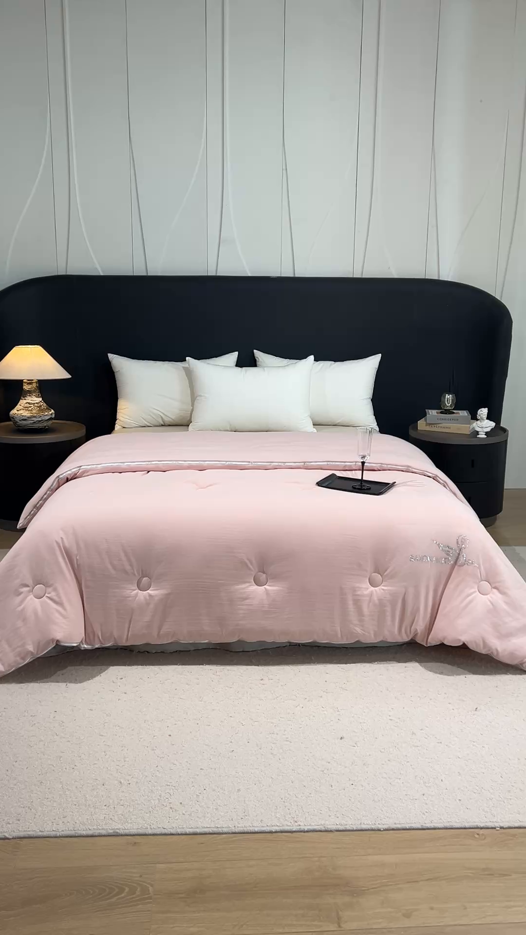 91家纺网 家纺一手货源 找家纺 丽卡家纺 2025年秋冬新品莱卡羊绒被被子被芯（常规生产款为春秋被和冬被，常规尺寸为200*230/220*240cm，其他特殊尺寸/加厚款接受下单定制） 莱卡羊绒被-粉色