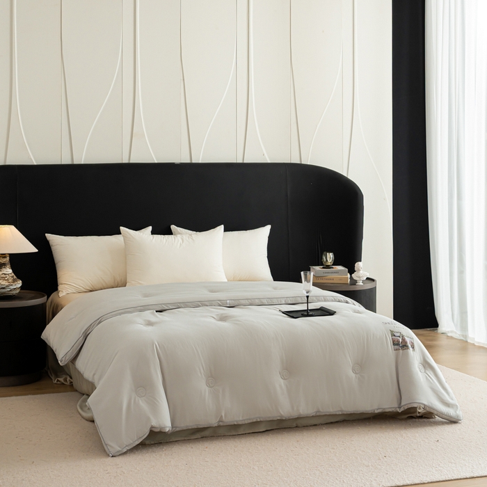 91家纺网 家纺一手货源 找家纺 丽卡家纺 2025年秋冬新品丽妃羊绒被被子被芯（常规生产款为春秋被和冬被，常规尺寸为200*230/220*240cm，其他特殊尺寸/加厚款接受下单定制） 丽妃羊绒被-灰色