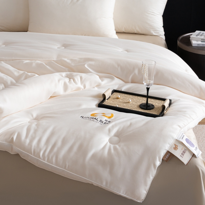 91家纺网 家纺一手货源 找家纺 （总）丽卡家纺 2025年秋冬新品好运来暖姜被被子被芯（常规生产款为春秋被和冬被，常规尺寸为200*230和220*240cm，其他特殊尺寸/加厚款接受下单定制）