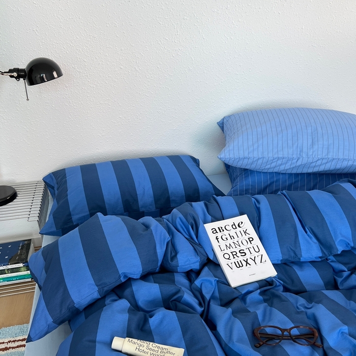 91家纺网 家纺一手货源 找家纺 蜜宿 2025新款亲肤舒适混搭条纹全棉纯棉斜纹四件套-蓝调冰岛 蓝调冰岛（海洋蓝条+天空蓝条）