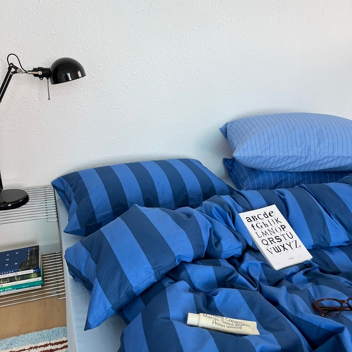91家纺网 家纺一手货源 找家纺 蜜宿 2025新款亲肤舒适混搭条纹全棉纯棉斜纹四件套-蓝调冰岛 蓝调冰岛（海洋蓝条+天空蓝条）