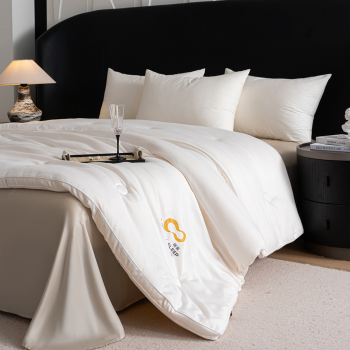 91家纺网 家纺一手货源 找家纺 （总）丽卡家纺 2025年秋冬新品好运来暖姜被被子被芯（常规生产款为春秋被和冬被，常规尺寸为200*230和220*240cm，其他特殊尺寸/加厚款接受下单定制）