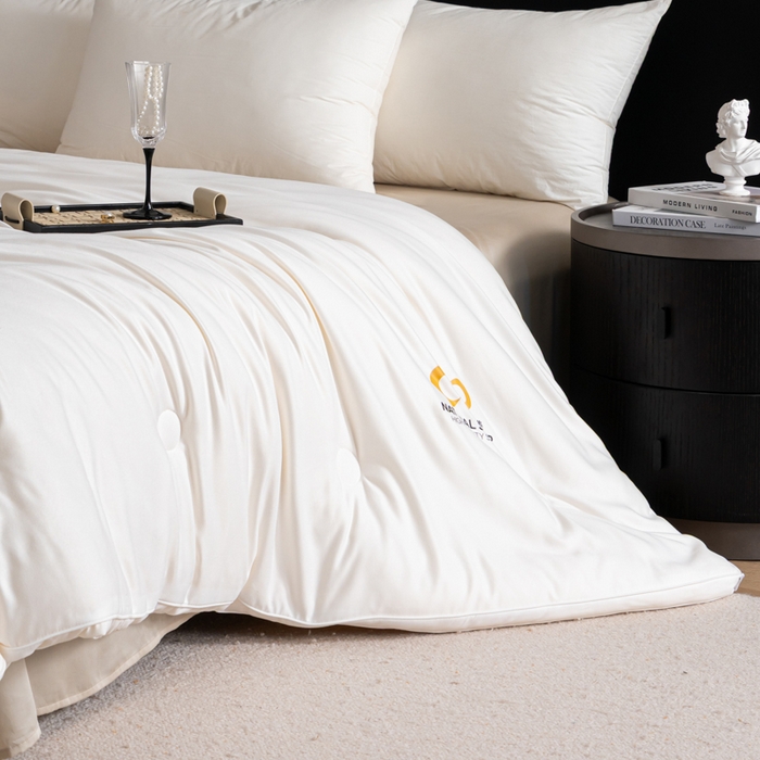 91家纺网 家纺一手货源 找家纺 （总）丽卡家纺 2025年秋冬新品好运来暖姜被被子被芯（常规生产款为春秋被和冬被，常规尺寸为200*230和220*240cm，其他特殊尺寸/加厚款接受下单定制）