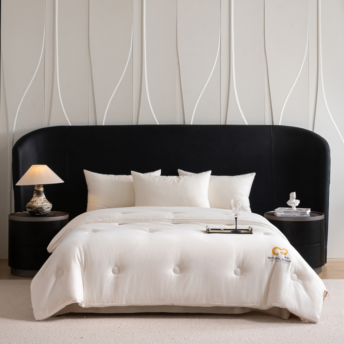 91家纺网 家纺一手货源 找家纺 丽卡家纺 2025年秋冬新品好运来暖姜被被子被芯（常规生产款为春秋被和冬被，常规尺寸为200*230和220*240cm，其他特殊尺寸/加厚款接受下单定制） 好运来暖姜被-白色