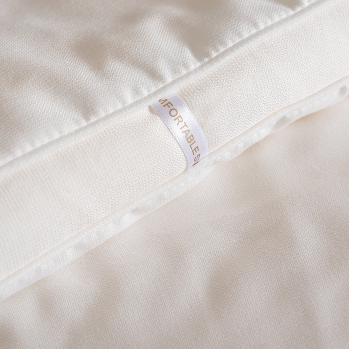 91家纺网 家纺一手货源 找家纺 丽卡家纺 2025年秋冬新品好运来暖姜被被子被芯（常规生产款为春秋被和冬被，常规尺寸为200*230和220*240cm，其他特殊尺寸/加厚款接受下单定制） 好运来暖姜被-白色