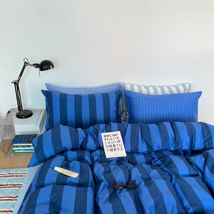 91家纺网 家纺一手货源 找家纺 蜜宿 2025新款亲肤舒适混搭条纹全棉纯棉斜纹四件套-蓝调冰岛 蓝调冰岛（海洋蓝条+冰川蓝条）