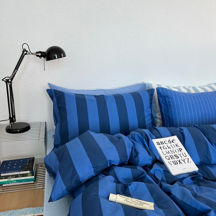 91家纺网 家纺一手货源 找家纺 蜜宿 2025新款亲肤舒适混搭条纹全棉纯棉斜纹四件套-蓝调冰岛 蓝调冰岛（海洋蓝条+冰川蓝条）