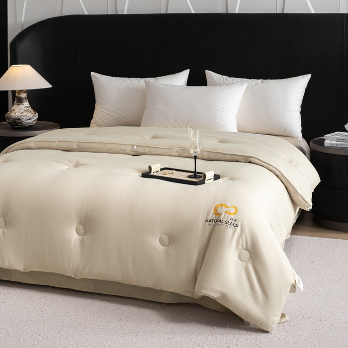 91家纺网 家纺一手货源 找家纺 丽卡家纺 2025年秋冬新品好运来暖姜被被子被芯（常规生产款为春秋被和冬被，常规尺寸为200*230和220*240cm，其他特殊尺寸/加厚款接受下单定制） 好运来暖姜被-卡其