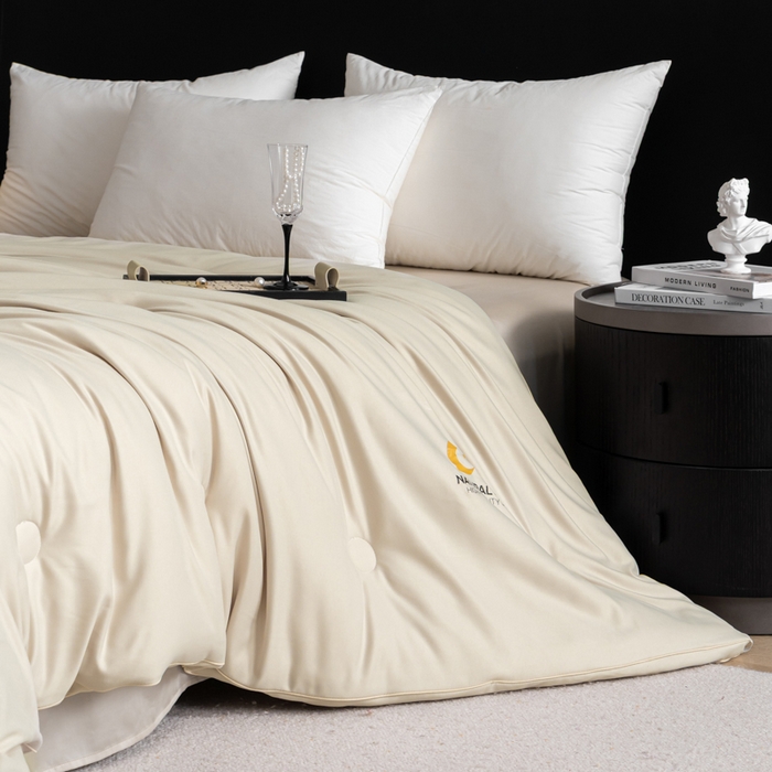 91家纺网 家纺一手货源 找家纺 丽卡家纺 2025年秋冬新品好运来暖姜被被子被芯（常规生产款为春秋被和冬被，常规尺寸为200*230和220*240cm，其他特殊尺寸/加厚款接受下单定制） 好运来暖姜被-卡其