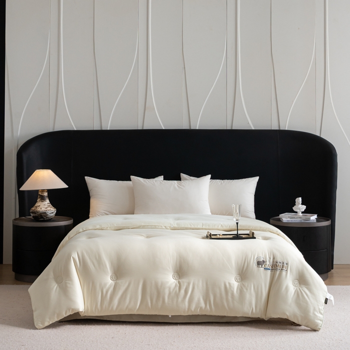 91家纺网 家纺一手货源 找家纺 丽卡家纺 2025年秋冬新品希贝尔羊绒大豆被被子被芯 希贝尔羊绒大豆被-白色