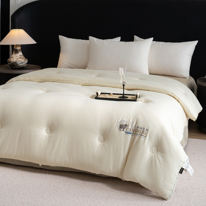 91家纺网 家纺一手货源 找家纺 丽卡家纺 2025年秋冬新品希贝尔羊绒大豆被被子被芯 希贝尔羊绒大豆被-白色