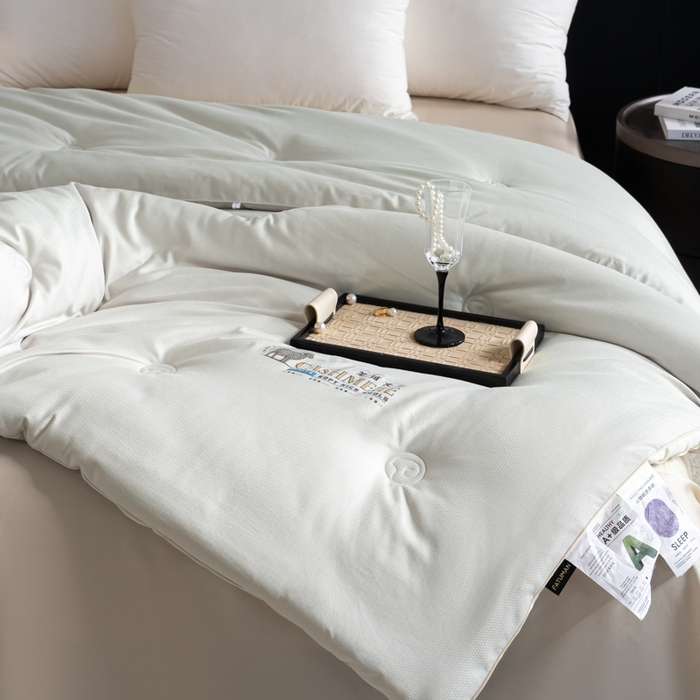 91家纺网 家纺一手货源 找家纺 丽卡家纺 2025年秋冬新品希贝尔羊绒大豆被被子被芯 希贝尔羊绒大豆被-灰色