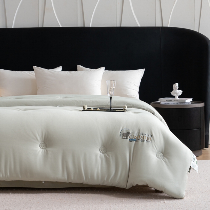 91家纺网 家纺一手货源 找家纺 丽卡家纺 2025年秋冬新品希贝尔羊绒大豆被被子被芯 希贝尔羊绒大豆被-灰色