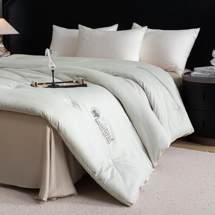 91家纺网 家纺一手货源 找家纺 丽卡家纺 2025年秋冬新品希贝尔羊绒大豆被被子被芯 希贝尔羊绒大豆被-灰色