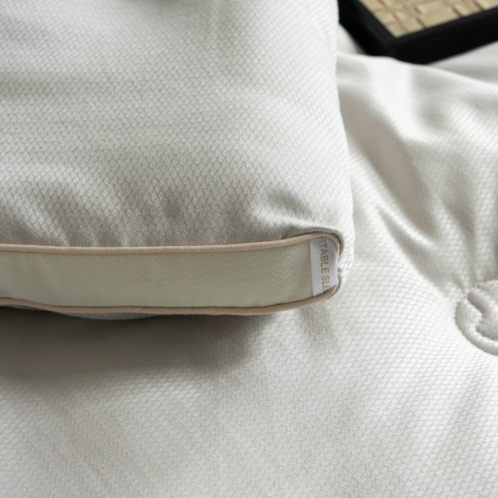 91家纺网 家纺一手货源 找家纺 丽卡家纺 2025年秋冬新品希贝尔羊绒大豆被被子被芯 希贝尔羊绒大豆被-灰色