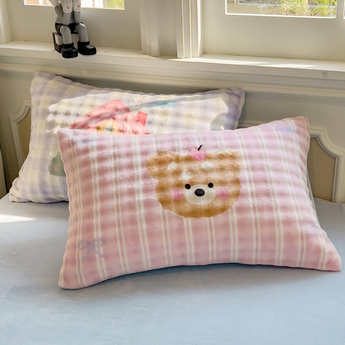 91家纺网 家纺一手货源 找家纺 摩妮卡 2025新款亲肤舒适泡泡绒大版卡通印花五件套 大版呆萌伙伴