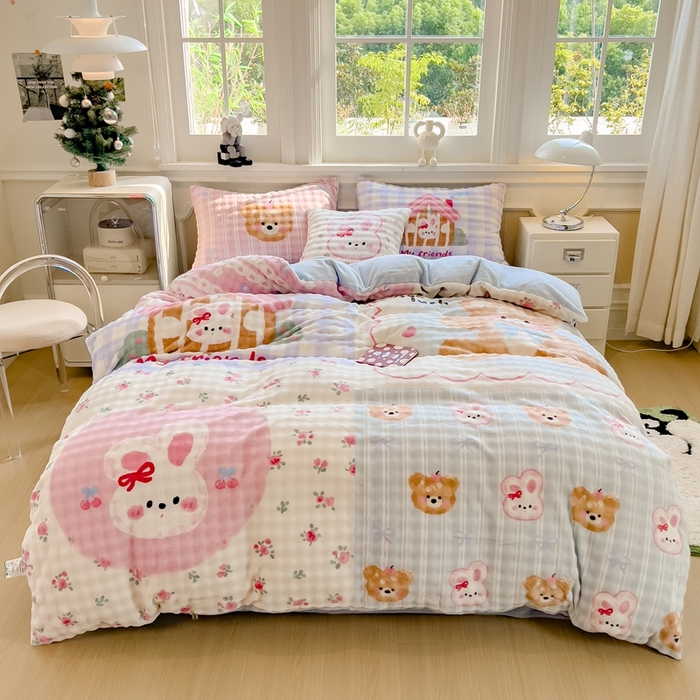 91家纺网 家纺一手货源 找家纺 摩妮卡 2025新款亲肤舒适泡泡绒大版卡通印花五件套 大版呆萌伙伴