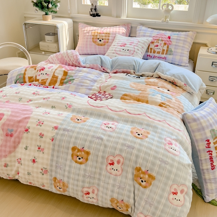 91家纺网 家纺一手货源 找家纺 摩妮卡 2025新款亲肤舒适泡泡绒大版卡通印花五件套 大版呆萌伙伴