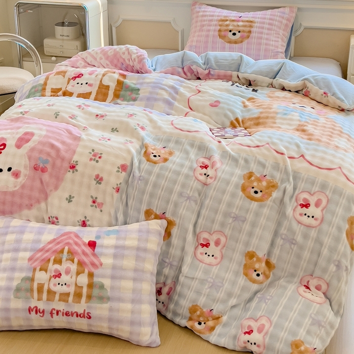 91家纺网 家纺一手货源 找家纺 摩妮卡 2025新款亲肤舒适泡泡绒大版卡通印花五件套 大版呆萌伙伴