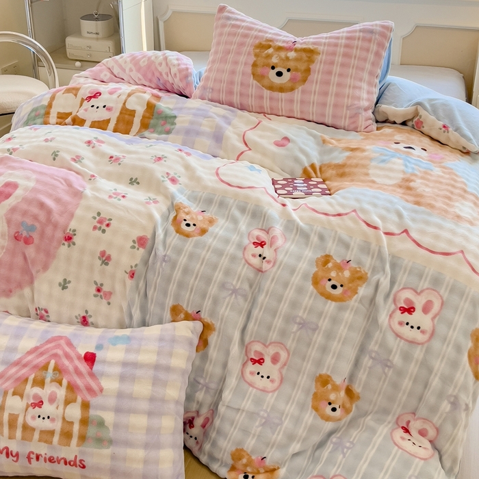 91家纺网 家纺一手货源 找家纺 摩妮卡 2025新款亲肤舒适泡泡绒大版卡通印花五件套 大版呆萌伙伴