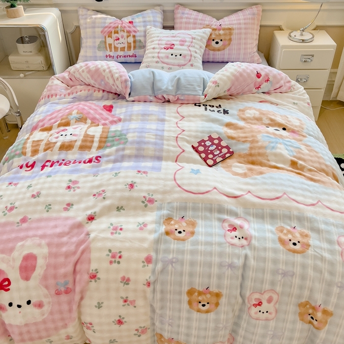 91家纺网 家纺一手货源 找家纺 摩妮卡 2025新款亲肤舒适泡泡绒大版卡通印花五件套 大版呆萌伙伴