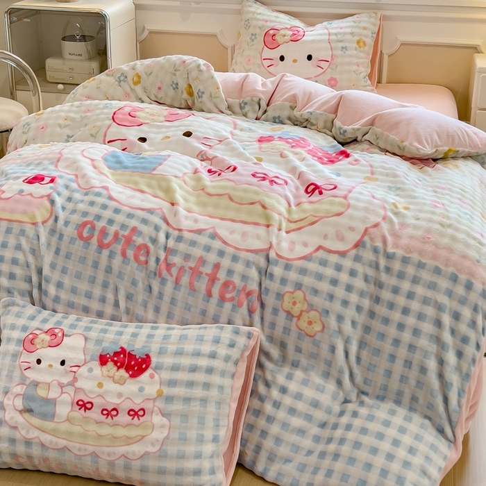 91家纺网 家纺一手货源 找家纺 摩妮卡 2025新款亲肤舒适泡泡绒大版卡通印花五件套 大版蛋糕凯蒂