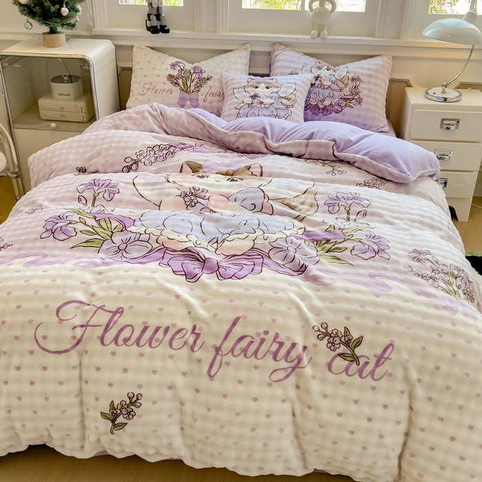 91家纺网 家纺一手货源 找家纺 摩妮卡 2025新款亲肤舒适泡泡绒大版卡通印花五件套 大版猫咪公主