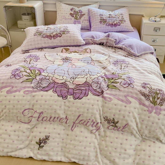 91家纺网 家纺一手货源 找家纺 摩妮卡 2025新款亲肤舒适泡泡绒大版卡通印花五件套 大版猫咪公主