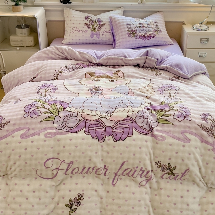 91家纺网 家纺一手货源 找家纺 摩妮卡 2025新款亲肤舒适泡泡绒大版卡通印花五件套 大版猫咪公主