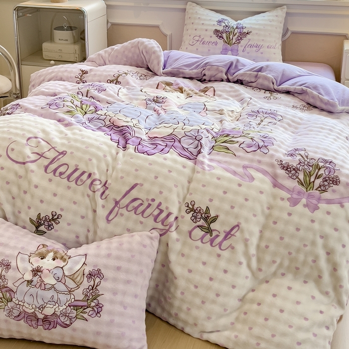 91家纺网 家纺一手货源 找家纺 摩妮卡 2025新款亲肤舒适泡泡绒大版卡通印花五件套 大版猫咪公主