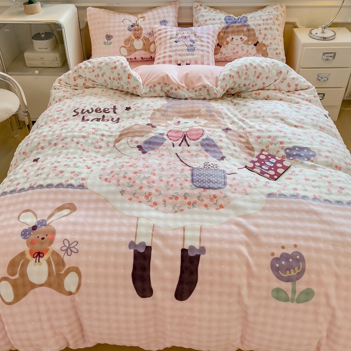 91家纺网 家纺一手货源 找家纺 摩妮卡 2025新款亲肤舒适泡泡绒大版卡通印花五件套 大版萌趣梦乡