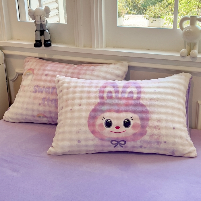 91家纺网 家纺一手货源 找家纺 摩妮卡 2025新款亲肤舒适泡泡绒大版卡通印花五件套 大版梦幻布布