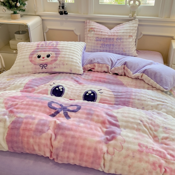 91家纺网 家纺一手货源 找家纺 摩妮卡 2025新款亲肤舒适泡泡绒大版卡通印花五件套 大版梦幻布布