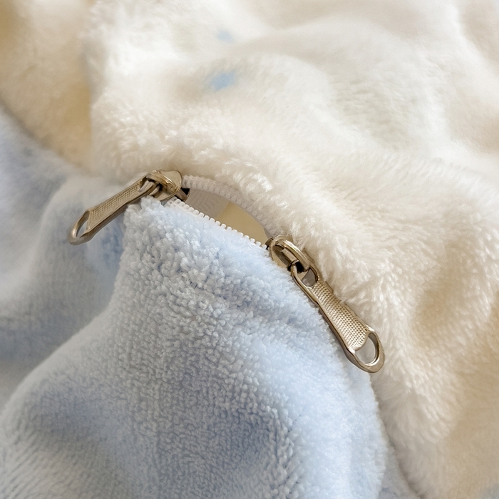 91家纺网 家纺一手货源 找家纺 摩妮卡 2025新款亲肤舒适泡泡绒大版卡通印花五件套 大版眼镜萌狗