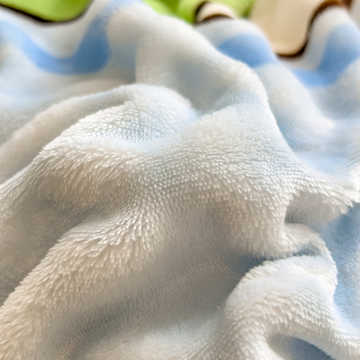 91家纺网 家纺一手货源 找家纺 摩妮卡 2025新款亲肤舒适泡泡绒大版卡通印花五件套 大版眼镜萌狗