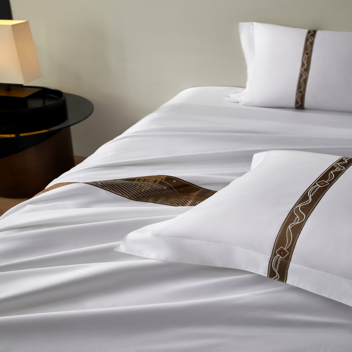 91家纺网 家纺一手货源 找家纺 诚臻/安力森 25年新款酒店织带四件套 原木谧境